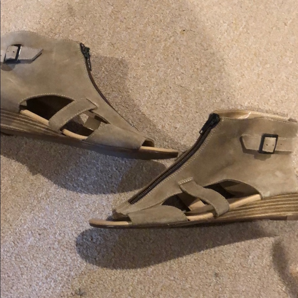 Tan zipper leather wedge sandals